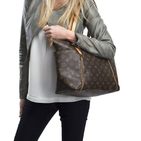 Louis Vuitton Handbags - Authentic LOUIS VUITTON Totally MM Bag